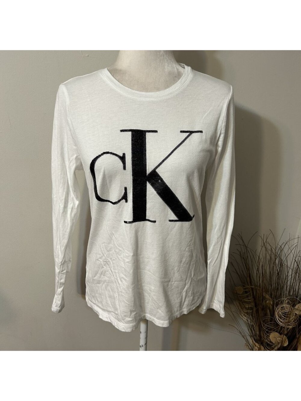 New CALVIN KLEIN Jeans Women White Long  Sleeve T-Shirt Sequins Big CK Logo Sz M